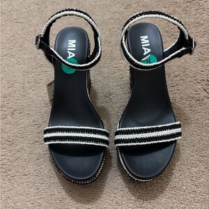 NWT MIA Black and White Striped Women's Sandals